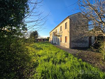 Fossò:Casa singola da ristrutturare,area 3000 mq