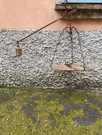 Bilancia antica in ferro a braccio con piatto ⚖️