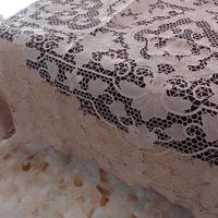 Copriletto beige di merletto di "burano".