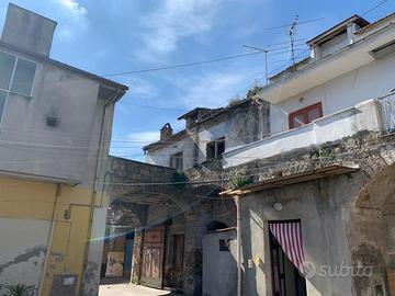 Rustico composto da varie pertinenze