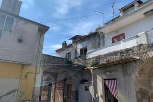 Rustico composto da varie pertinenze