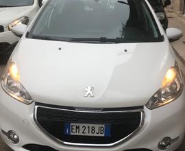 Peugeot 208 - 2012