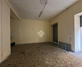 NEGOZIO A NAPOLI