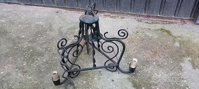 Lampadario in ferro battuto