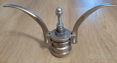TAPPATRICE SIGILLATRICE PER TAPPI A VITE OLIO