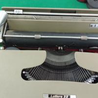macchina da scrivere Olivetti Lettera 22