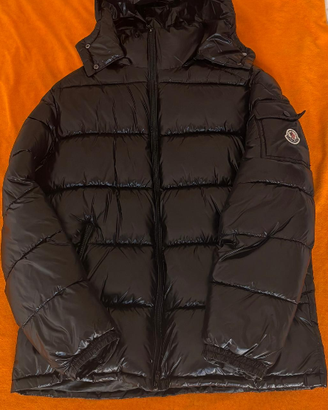 Piumino Moncler Nero con Cappuccio – Modello Maya