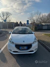 Peugeot 208 1.4 hdi Active 68 CV - Pack Black