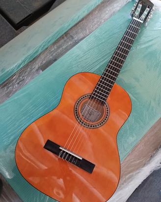 chitarra classica /custodia e libro per imparare