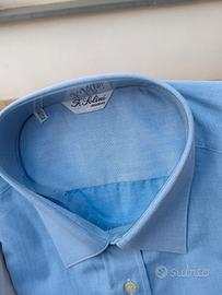 Camicia di marca. 