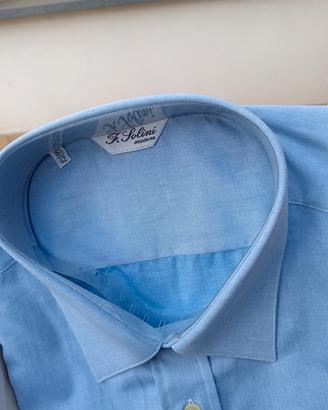 Camicia di marca. 
