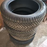 Gomme auto quattrostagioni