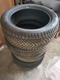 Gomme auto quattrostagioni