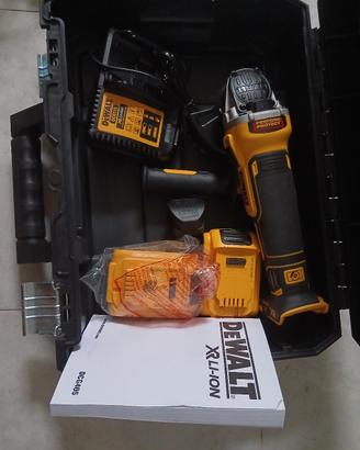 smerigliatrice Dewalt