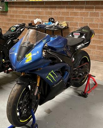 Vari pezzi Yamaha YZF R1 2006 (anche pista)