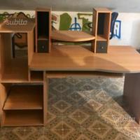 Scrivania per cameretta con portacomputer