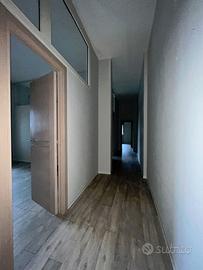 Rif. 466 san cipriano d'aversa: studio/ ufficio in