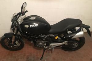 Moto Ducati Monster 696