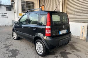 Fiat Panda 4x4 climbing