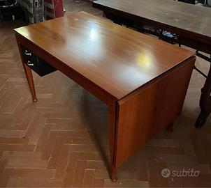 Scrivania in legno massello allungabile