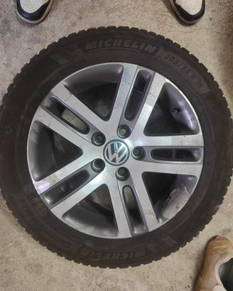 Set 4 cerchi in lega VW con gomme Michelin 