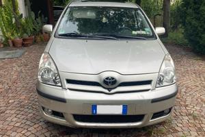 Toyota Corolla Verso 2004