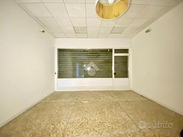 NEGOZIO A GALLIERA VENETA