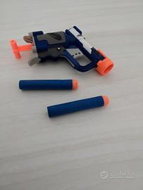 Pistola giocattolo con dardi