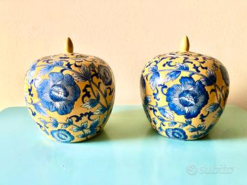 Vasi decorativi con peonie