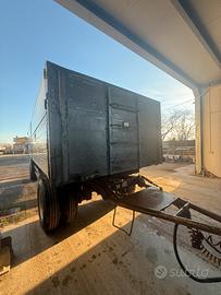 Rimorchio ribaltabile bilaterale