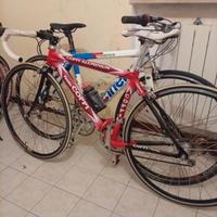 bicicletta da corsa in alluminio