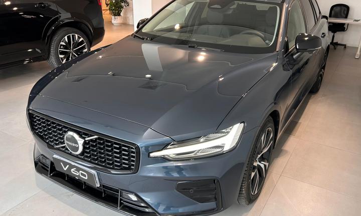 Volvo V60 B4 aut. Plus Dark *AUTOCARRO*