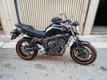 Yamaha fz6 s2 con valigie e borsa