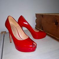 décolleté rosso