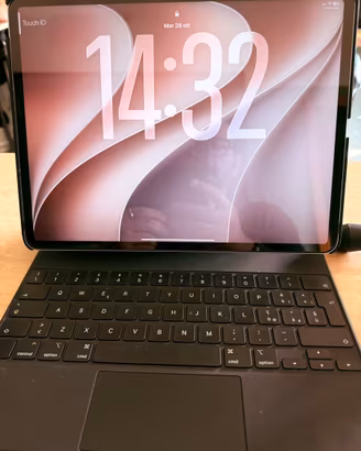 Ipad air M4 13 512 cellular con magic keyboard