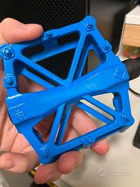 Pedali bmx blu elettrico. Filetto 9/16
