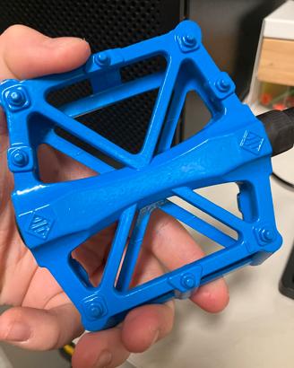 Pedali bmx blu elettrico. Filetto 9/16