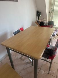 Tavolo con 2 sedie