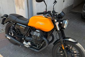 Moto Guzzi V7 III Stone 750