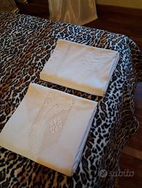 2 lenzuola sopra ricamate a mano
