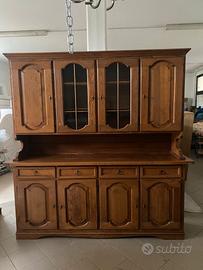 Mobile con vetrina in legno massello
