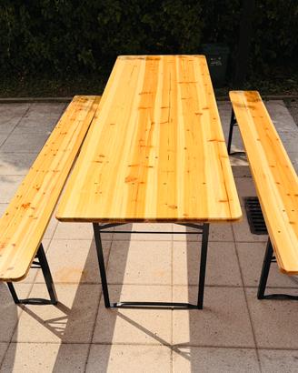 Tavolo con Panche in legno