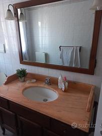 mobile bagno piano in marmo e specchiera