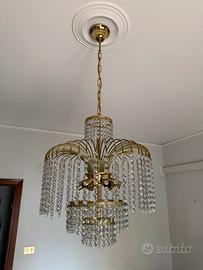 Lampadario in ottone e cristallo a cascata