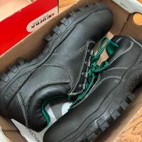 Scarpe antinfortunistiche nuove con scatola