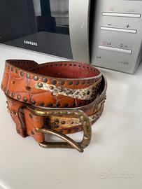 Cintura in pelle martellata e inserti