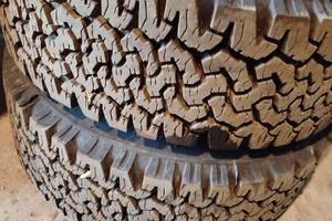 2 gomme e cerchi pajero