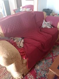  divani a 2 e 3 posti  tipo veneziana buoni  