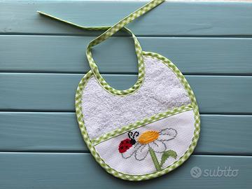 Bavaglino nronato ricamo a mano