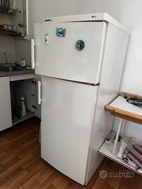 Frigorifero Liebherr con congelatore in alto – usa